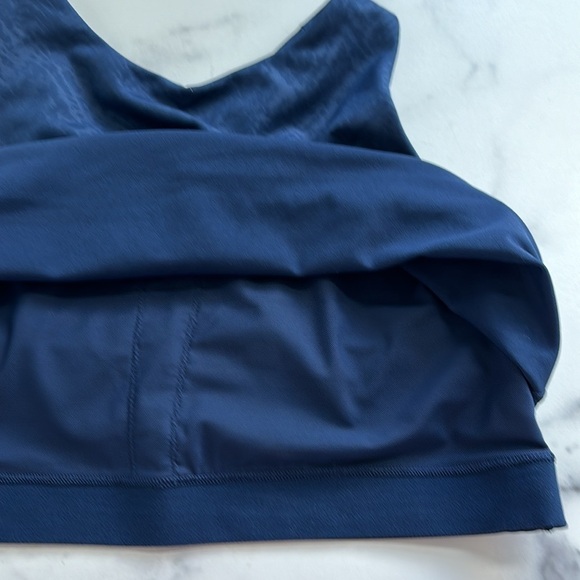 Athleta Conscious Crop Embossed Sports Bra Navy Blue Size Large - Picture 10 of 15